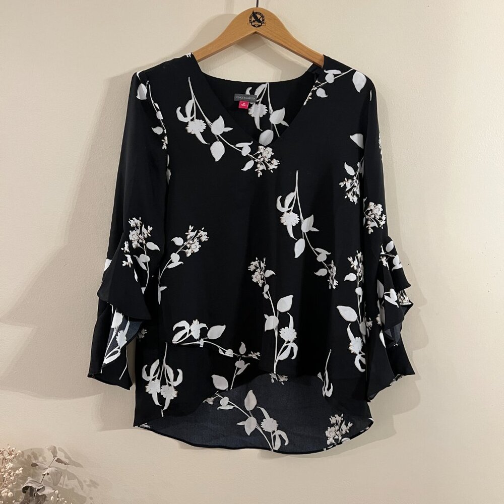 Vince Camuto Floral Ruffle Sleeve Blouse - Size M - Picture 2 of 6